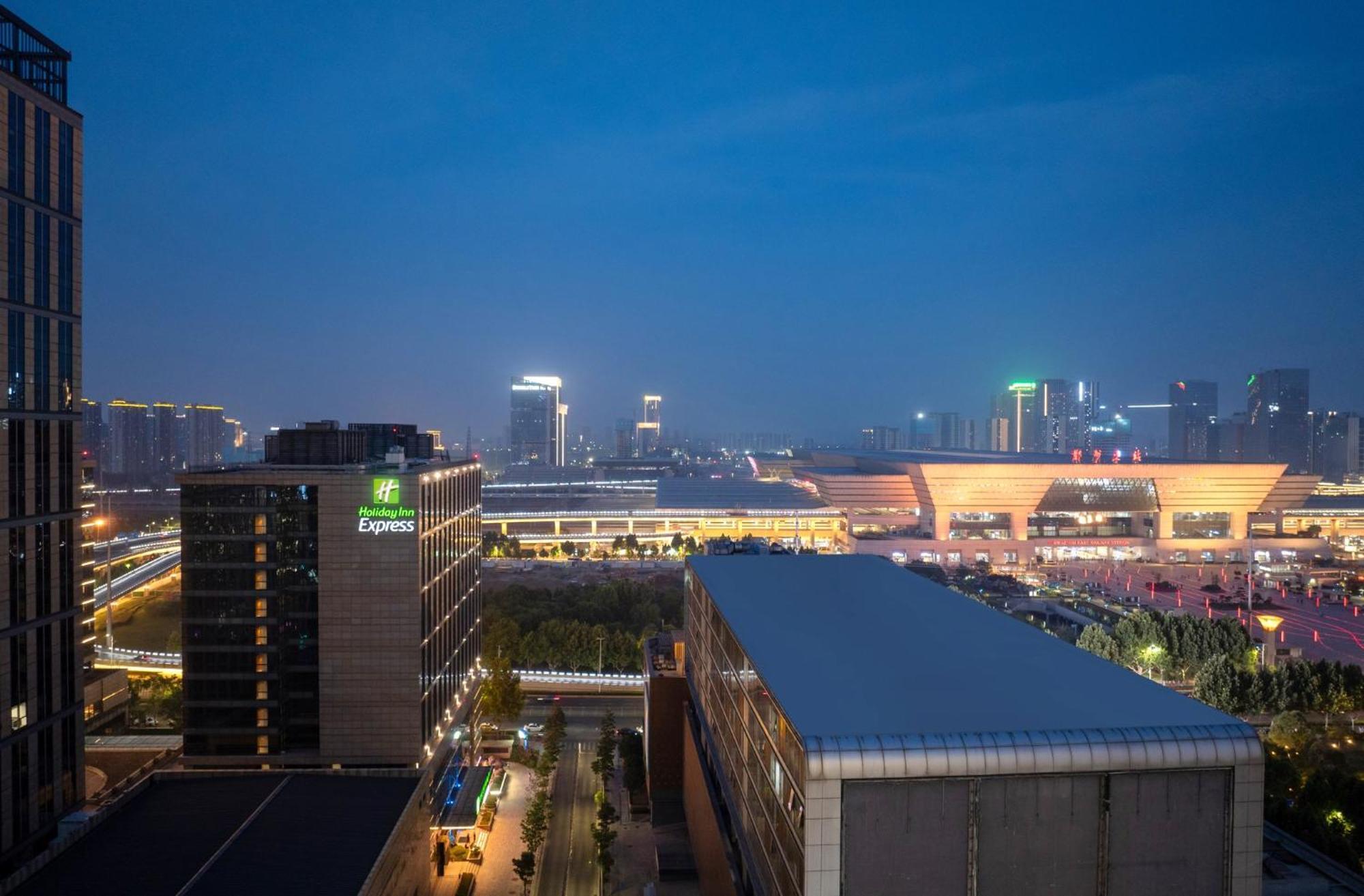 Holiday Inn Express Zhengzhou Zhengdong By Ihg エクステリア 写真