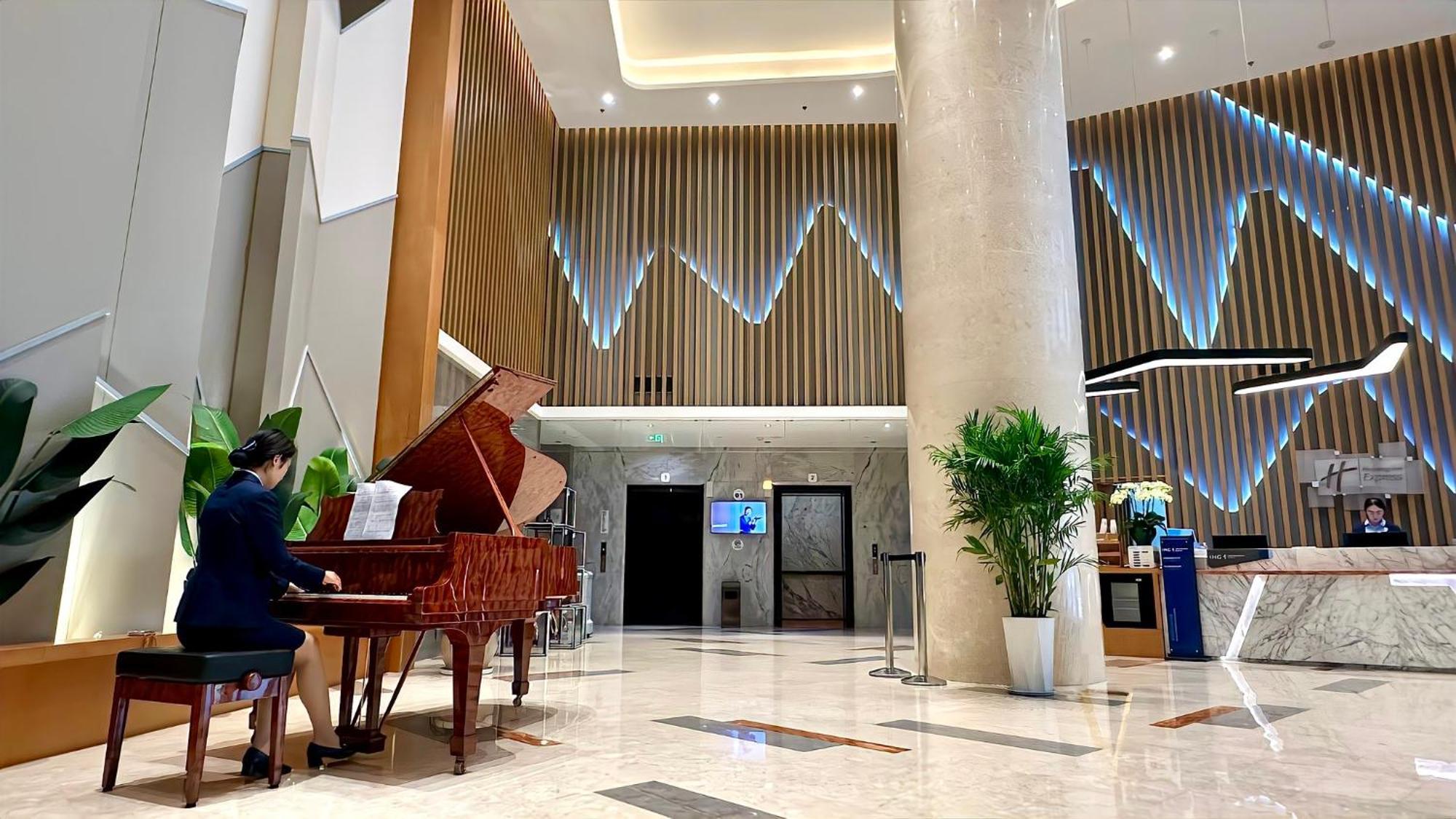 Holiday Inn Express Zhengzhou Zhengdong By Ihg エクステリア 写真